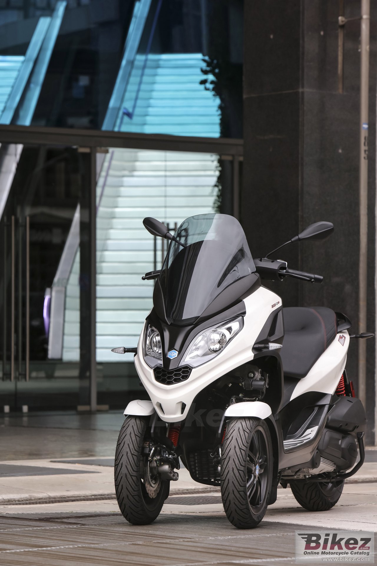 Thumbnail for Piaggio MP3 300 hpe Sport 2020