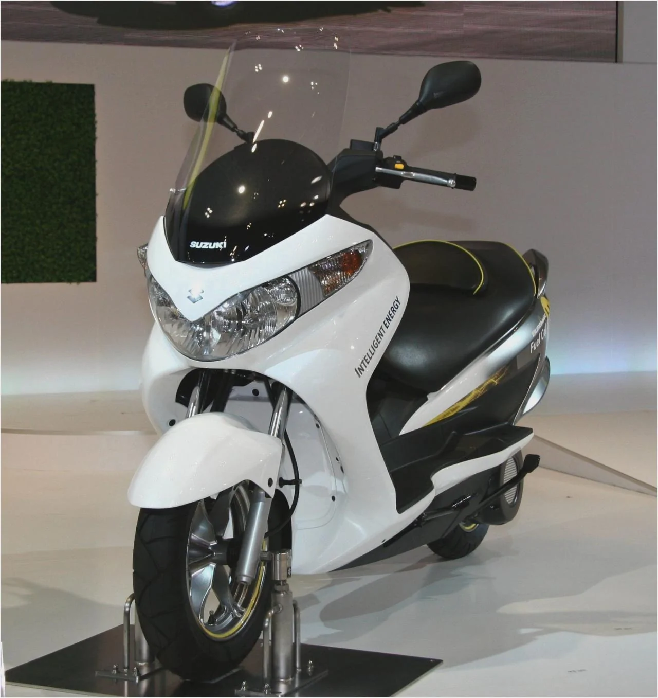 Thumbnail for Suzuki Burgman Fuel Cell 2011