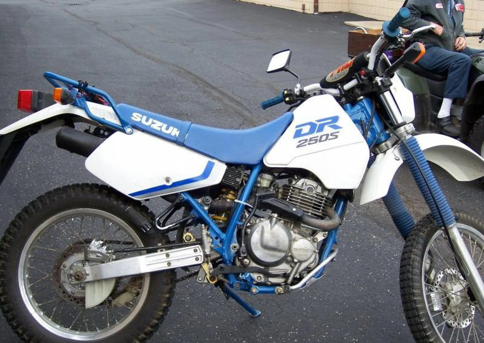 Suzuki DR 250 S