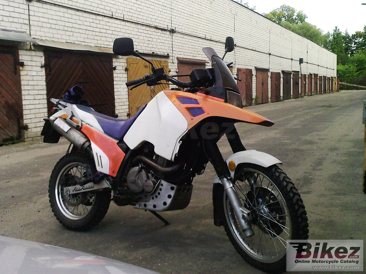 Suzuki DR Big 800 S (reduced effect)