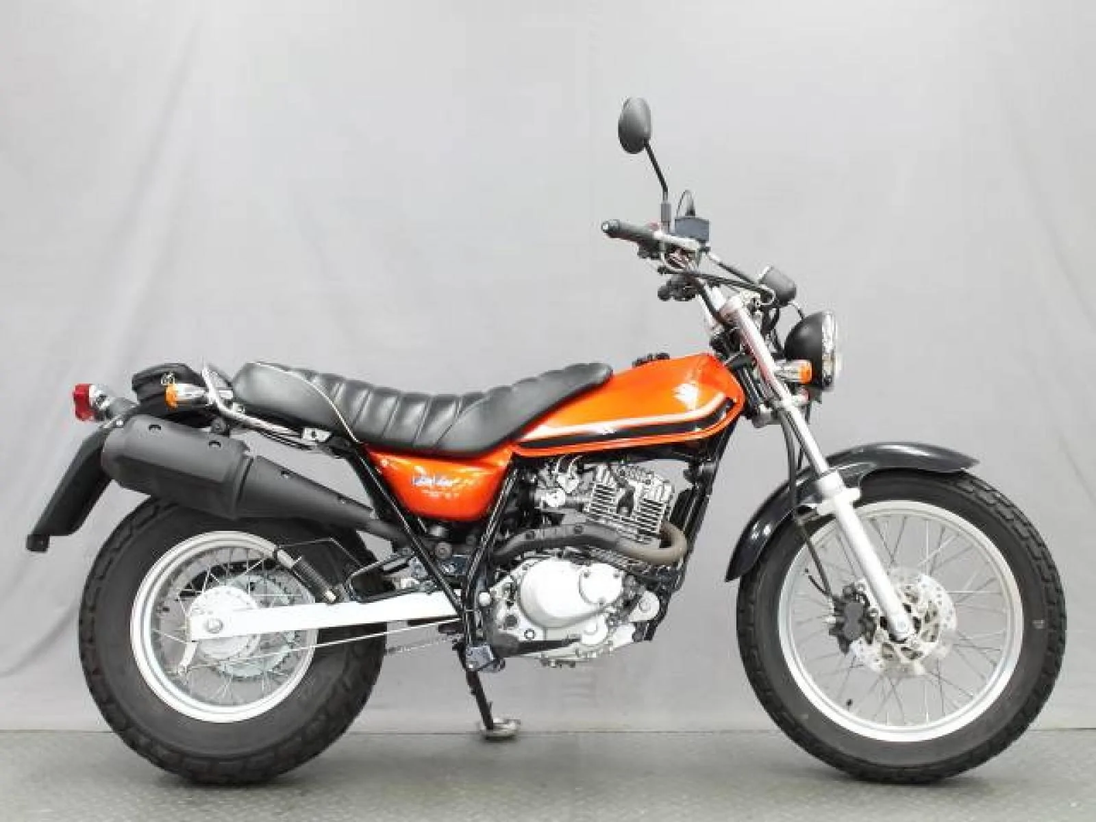 Suzuki Van Van 200