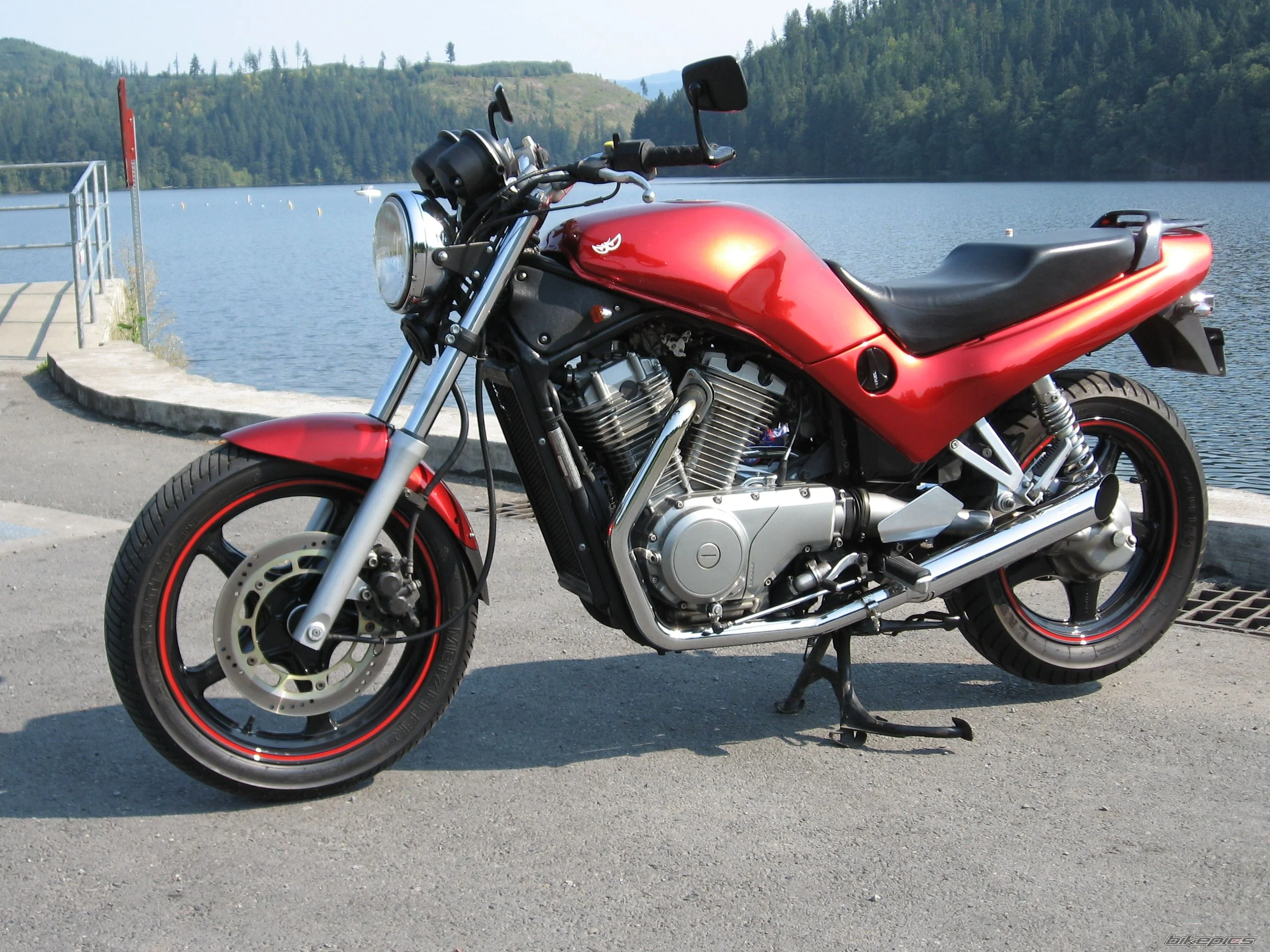 Suzuki VX 800