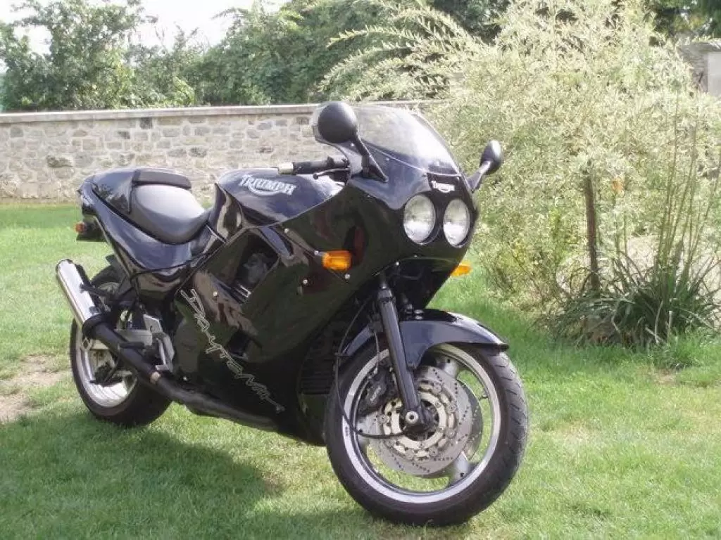 Triumph Daytona 1000