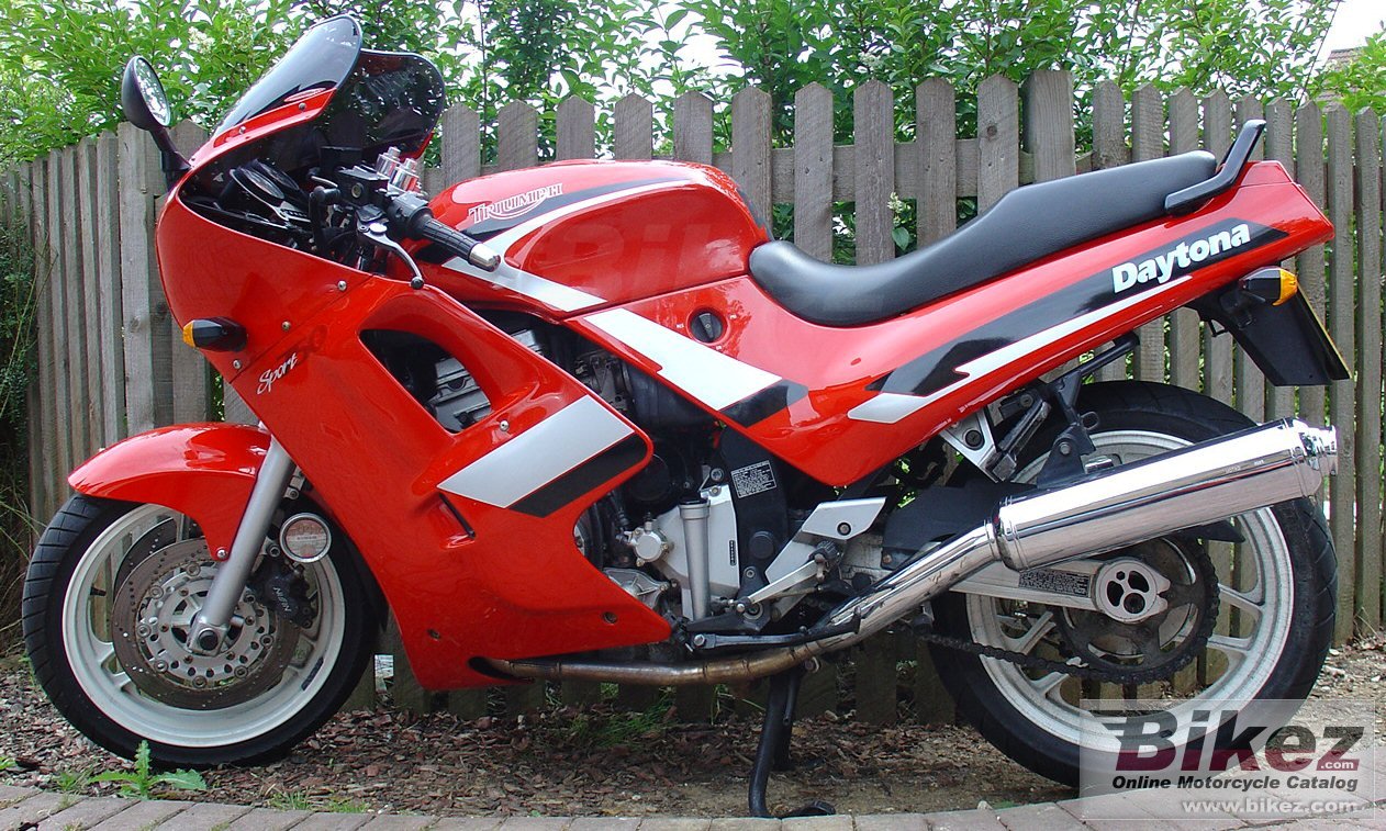 Triumph Daytona 750 (reduced effect)