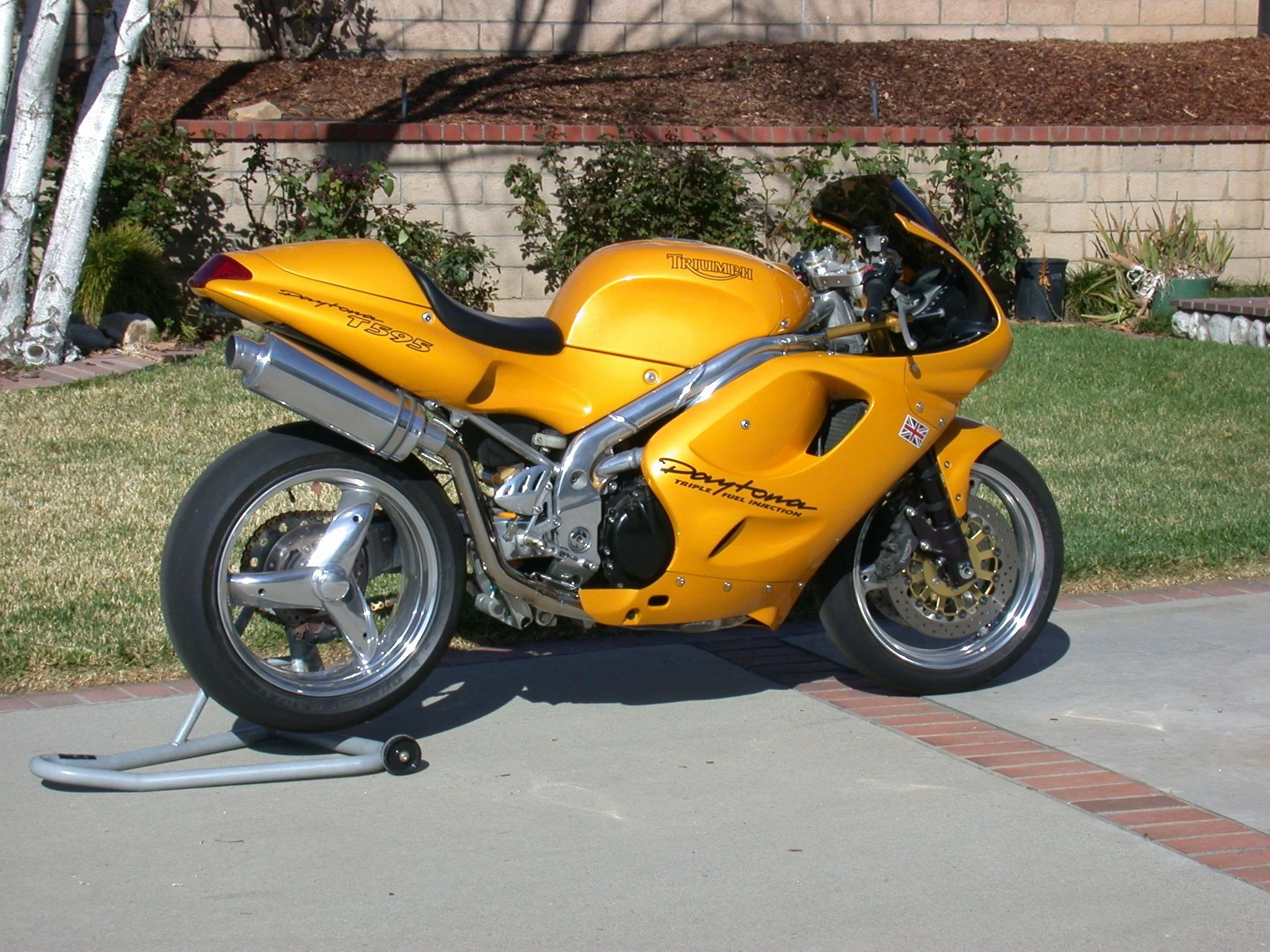 Thumbnail for Triumph Daytona T595 1997