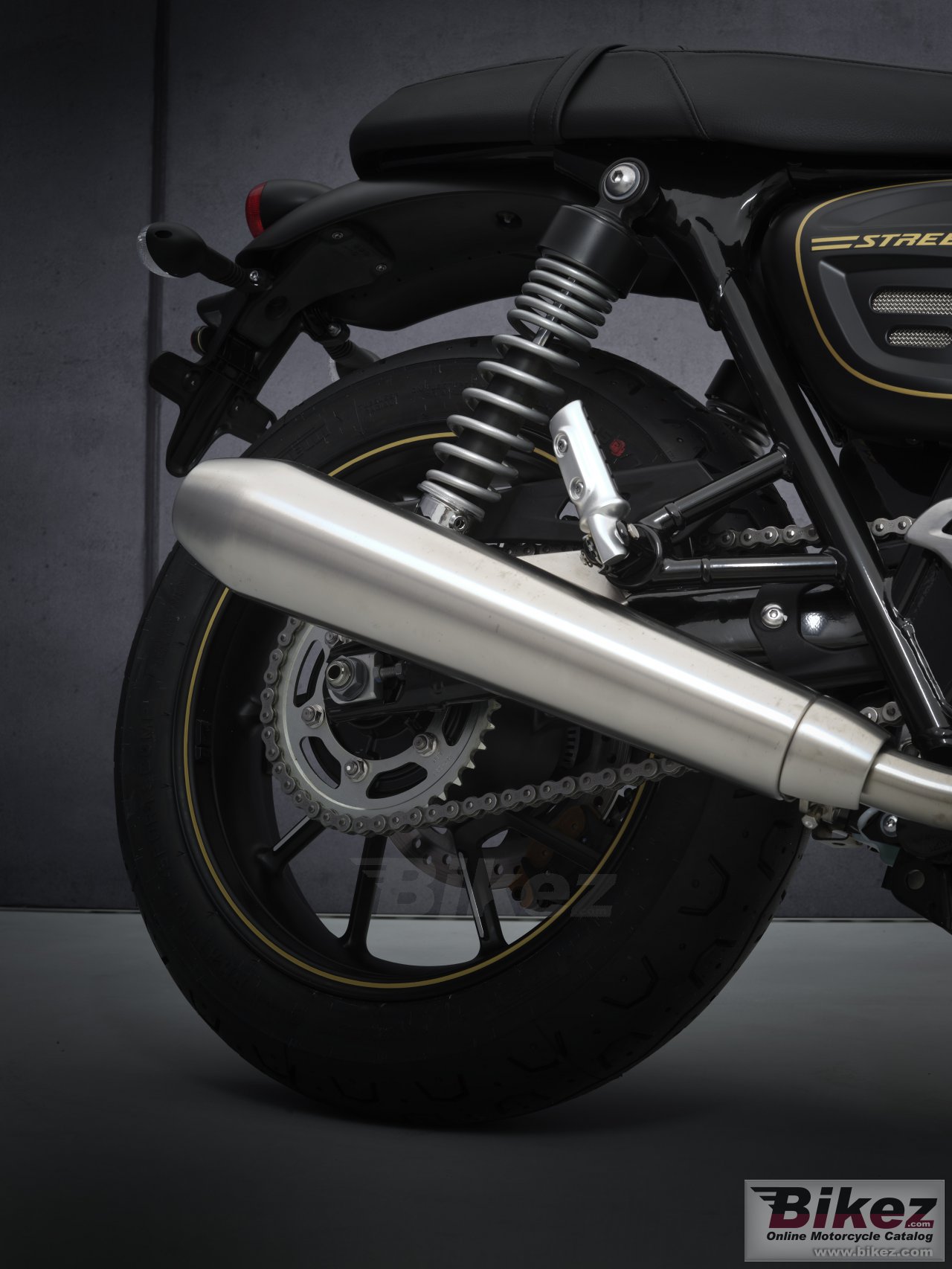 Thumbnail for Triumph Street Twin Gold Line 2021