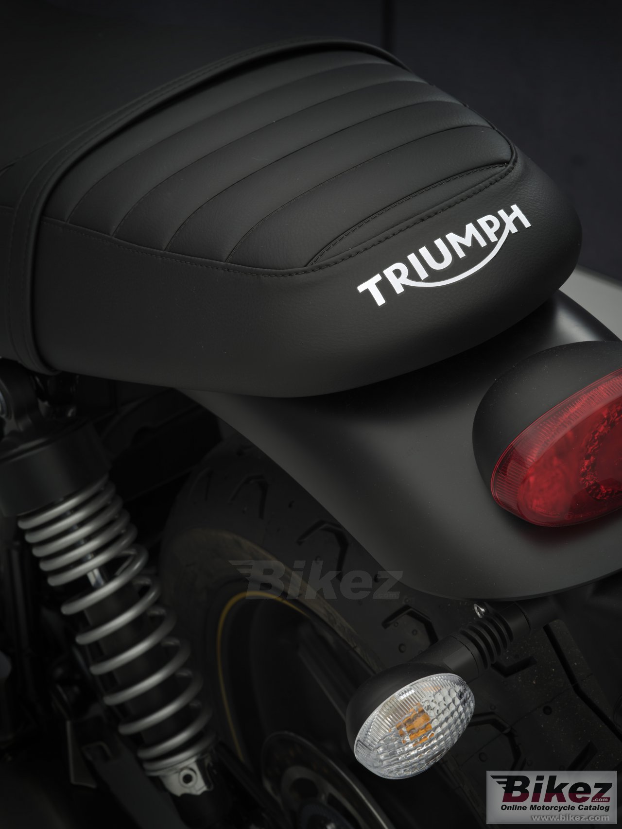 Thumbnail for Triumph Street Twin Gold Line 2021