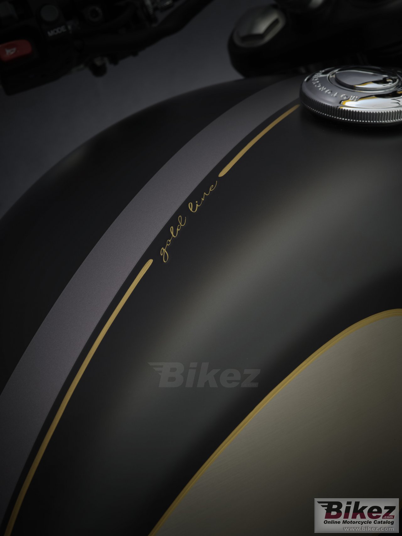 Thumbnail for Triumph Street Twin Gold Line 2021