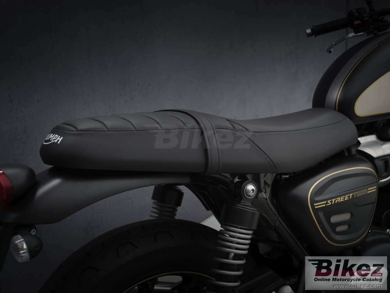 Thumbnail for Triumph Street Twin Gold Line 2021