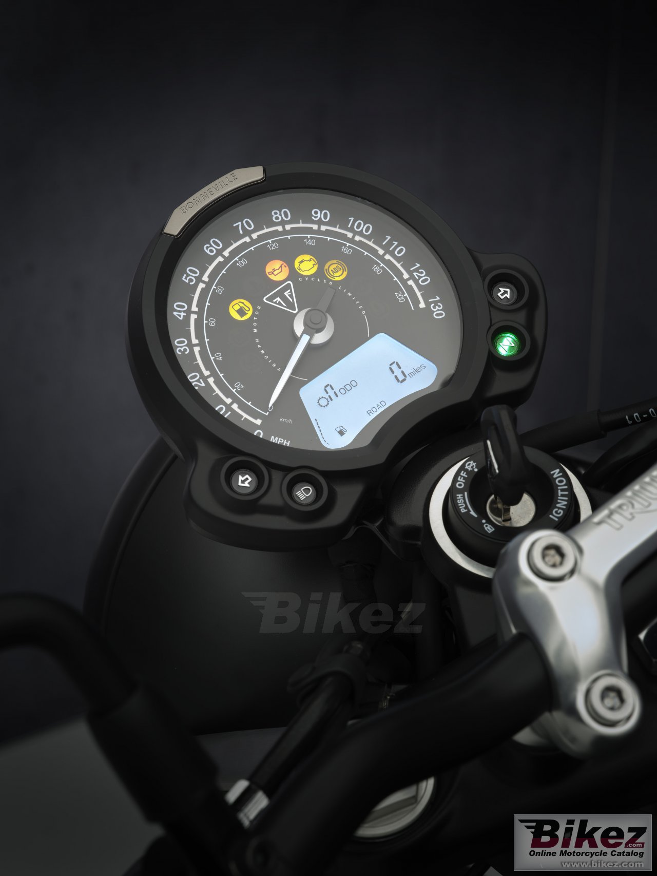 Thumbnail for Triumph Street Twin Gold Line 2021