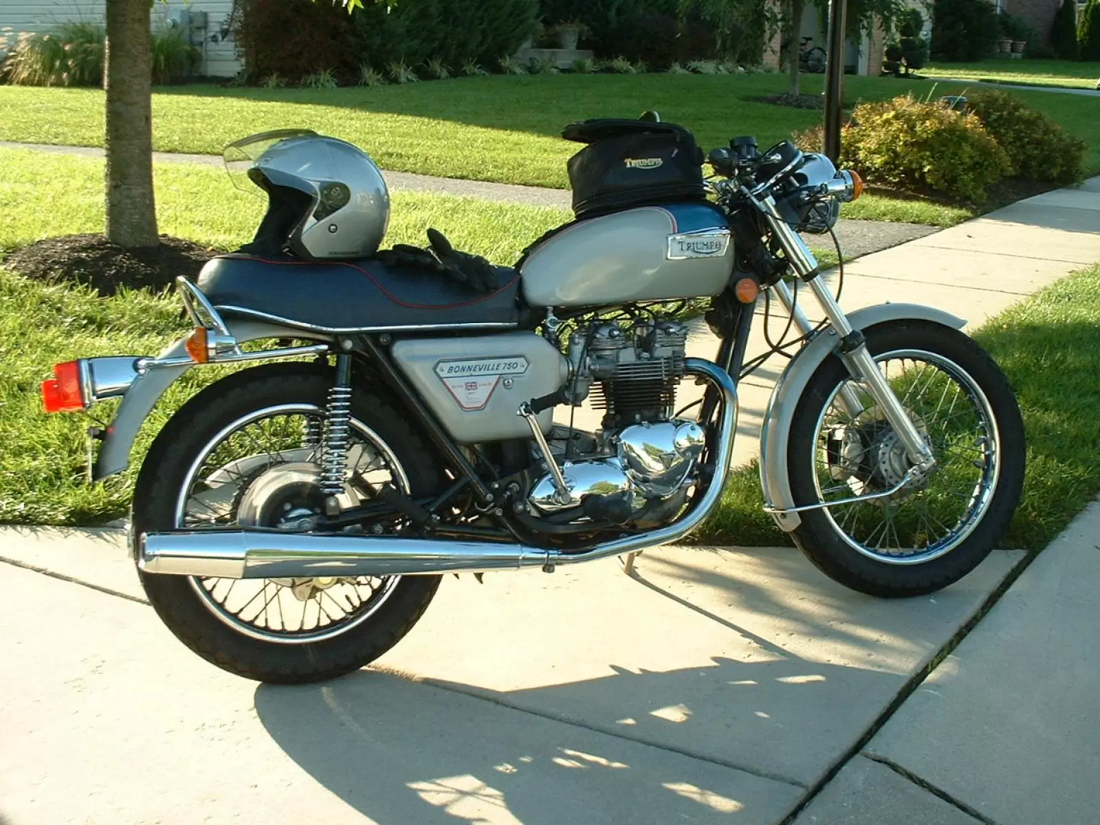 Triumph T 140 E Bonneville Executive