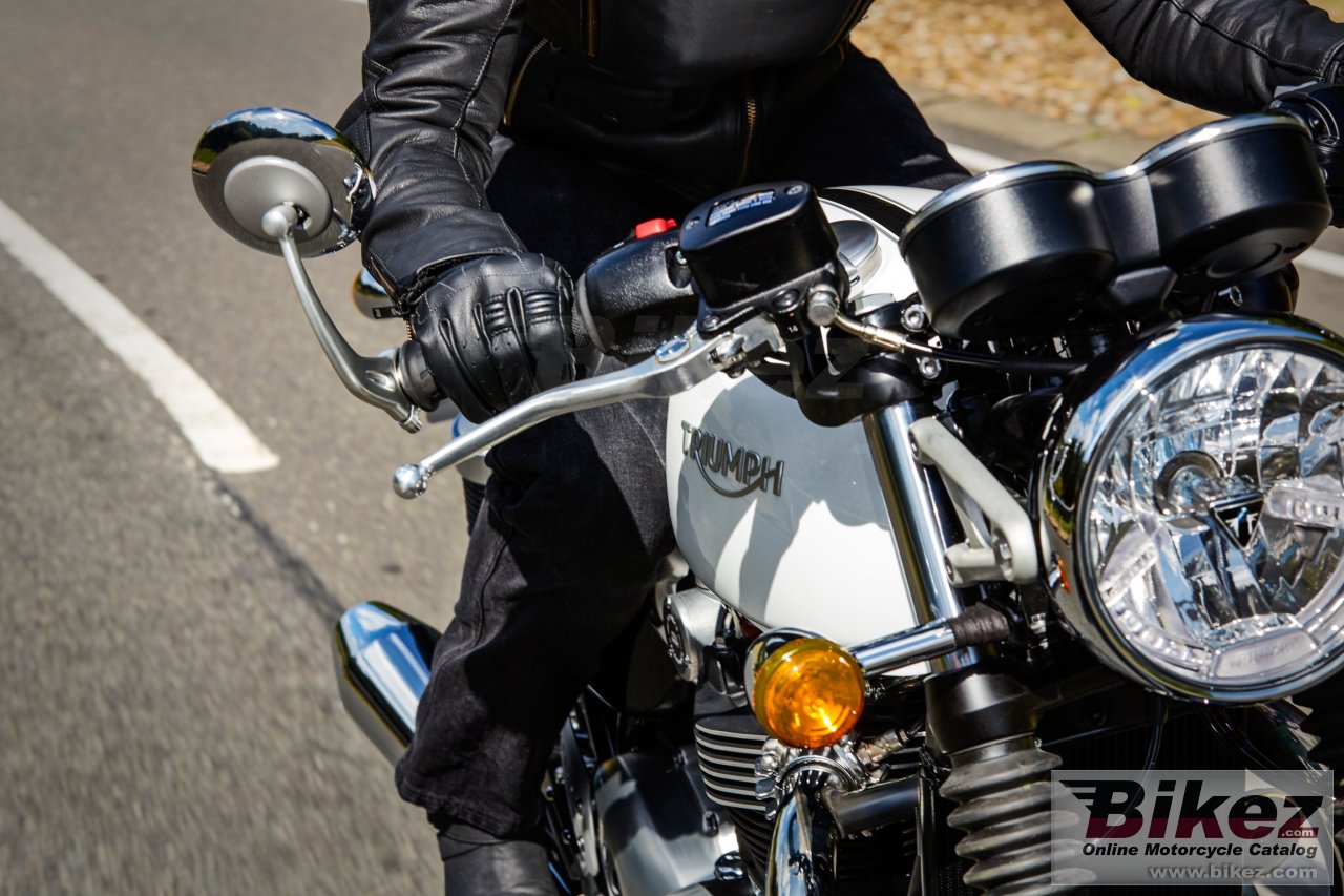 Thumbnail for Triumph Thruxton 1200 2018