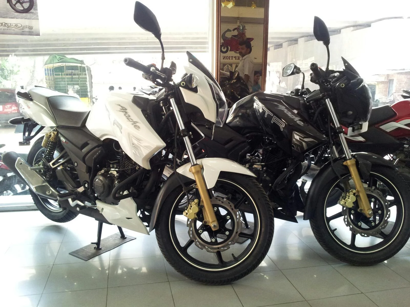TVS Apache RTR 180 ABS