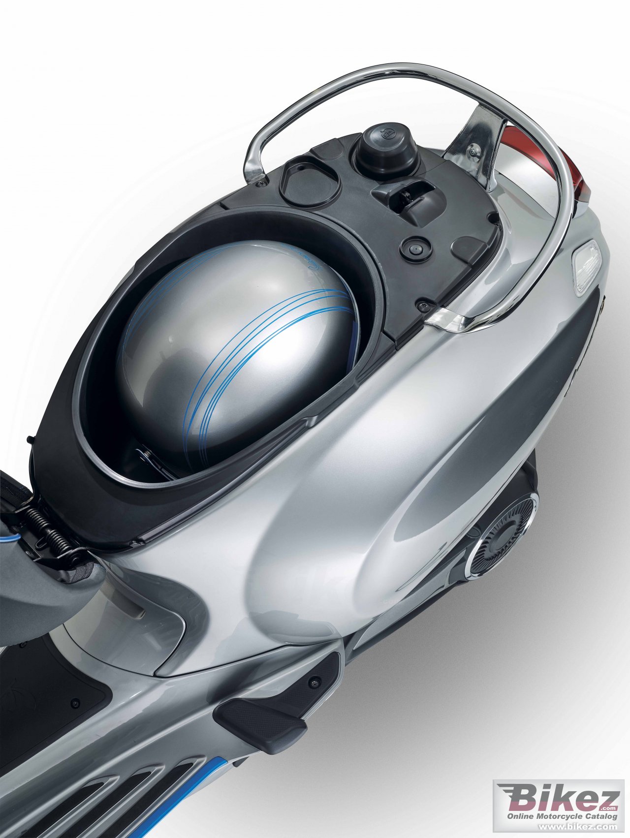 Thumbnail for Vespa Elettrica 2020