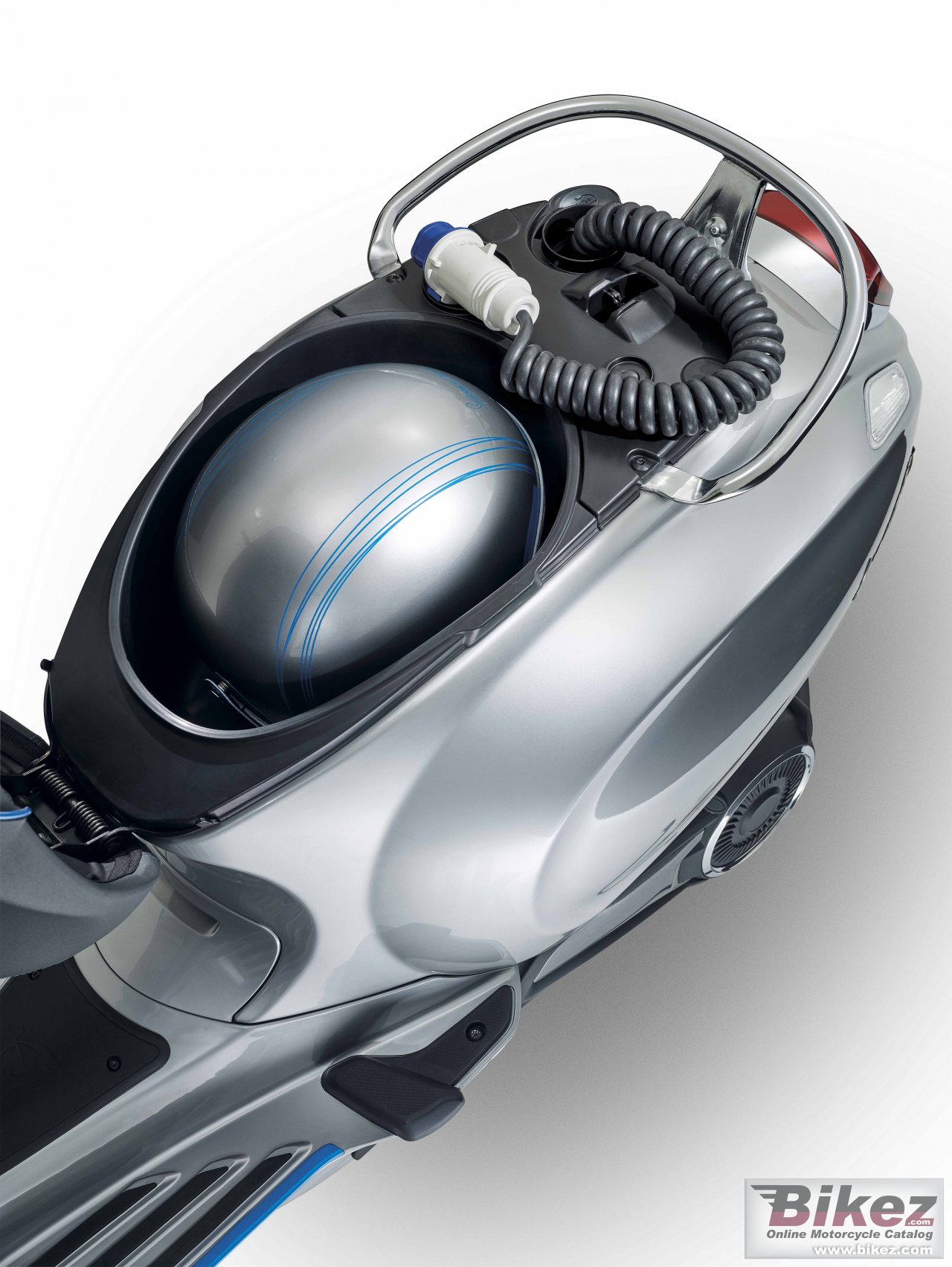 Thumbnail for Vespa Elettrica 2020