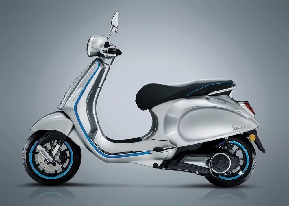 Thumbnail for Vespa Elettrica 2020