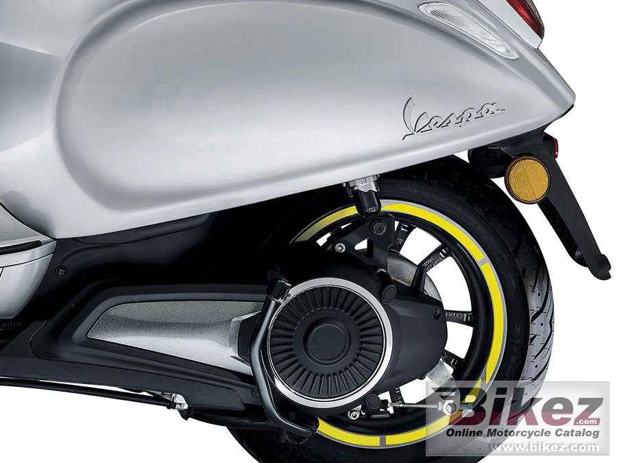 Thumbnail for Vespa Elettrica 2021