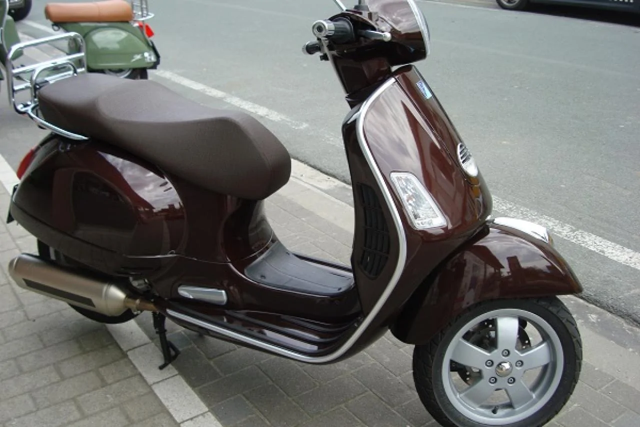 Thumbnail for Vespa GTS 125 2010