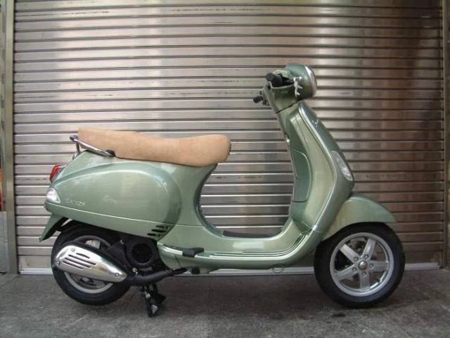 Thumbnail for Vespa LX 125 Navy 2009