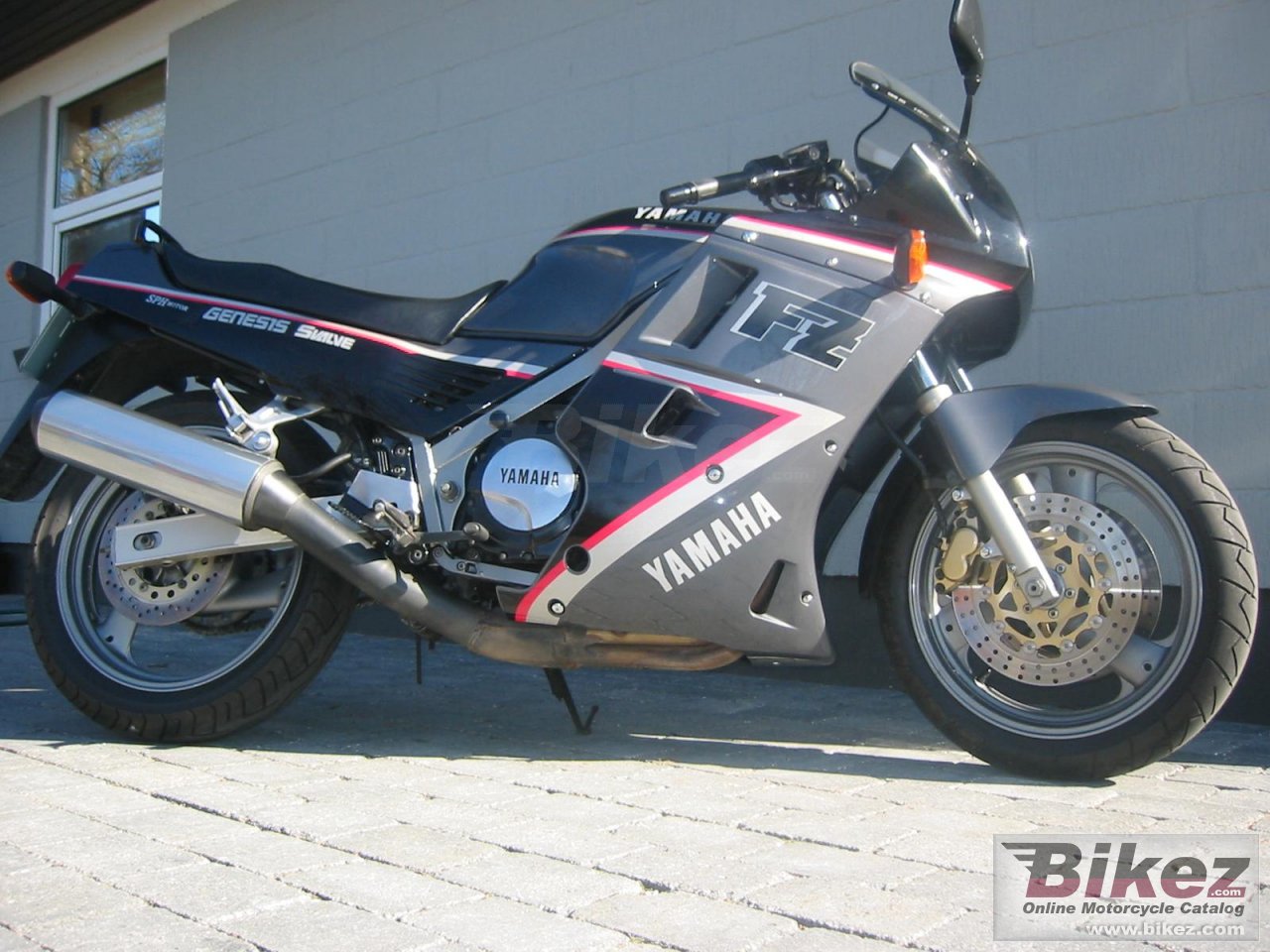 Yamaha FZ 750