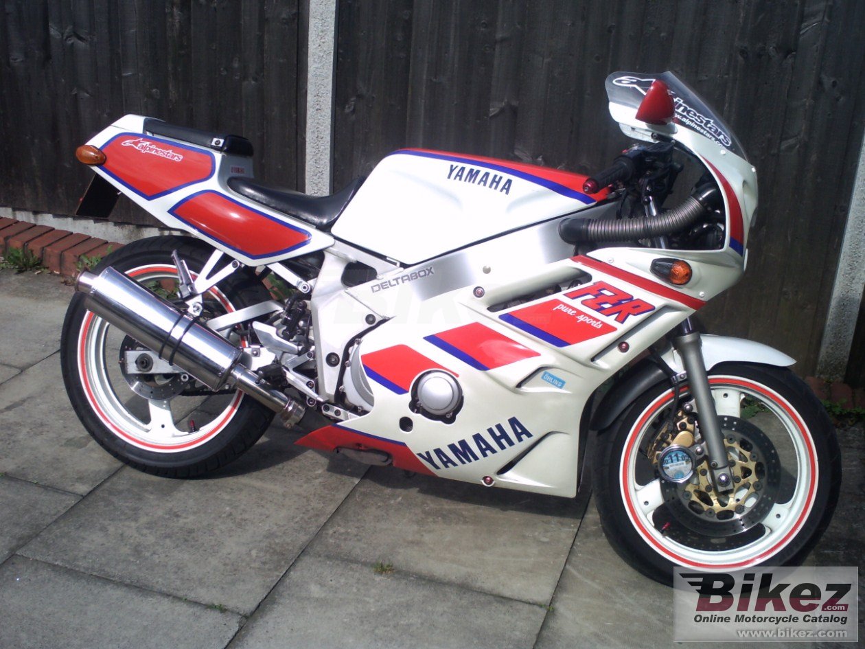 Yamaha FZR 400
