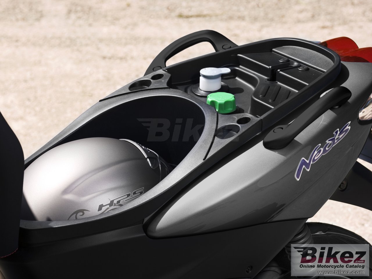 Thumbnail for Yamaha Neos 2010
