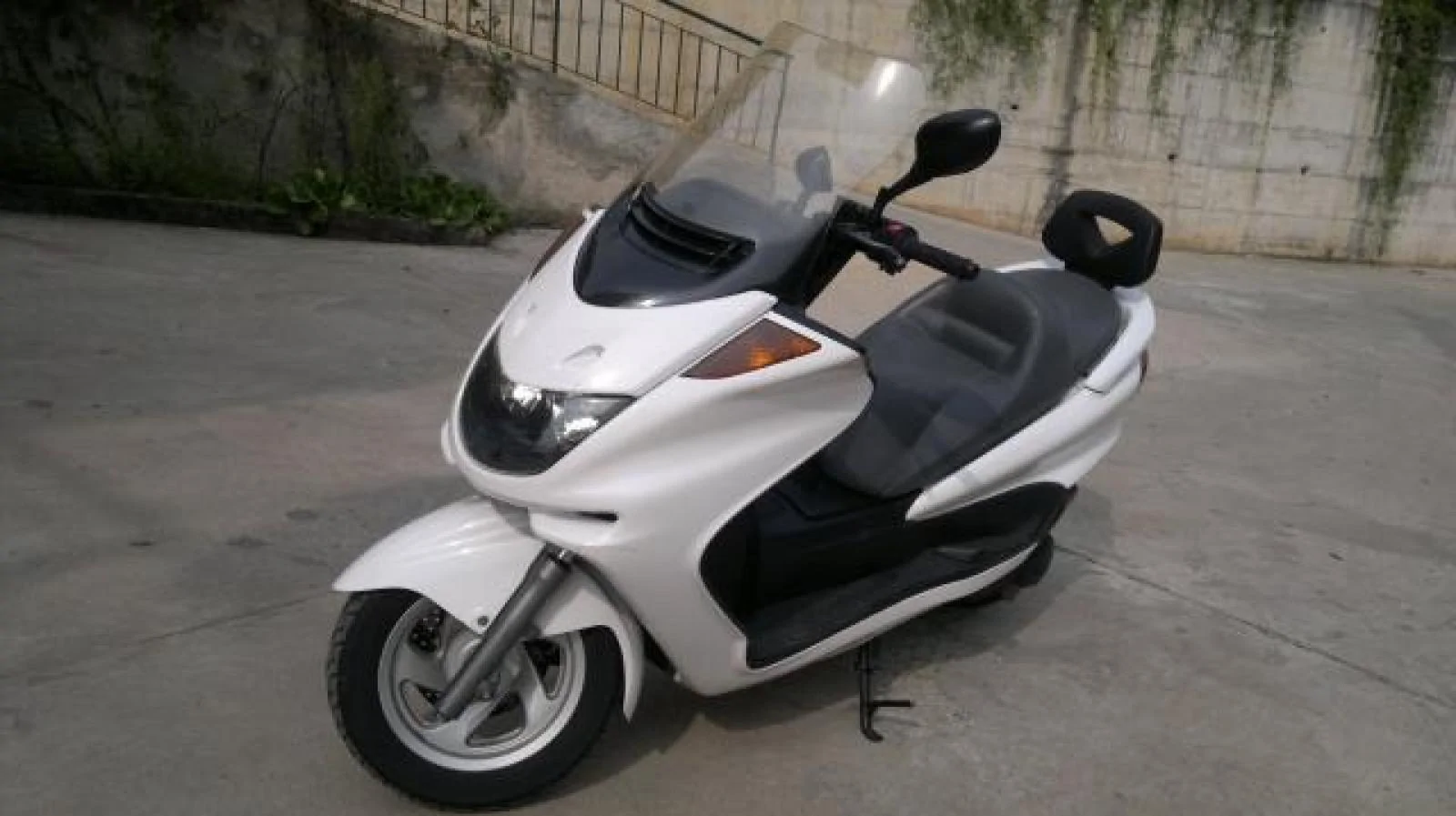 Thumbnail for Yamaha YP Majesty 250 DX 2000