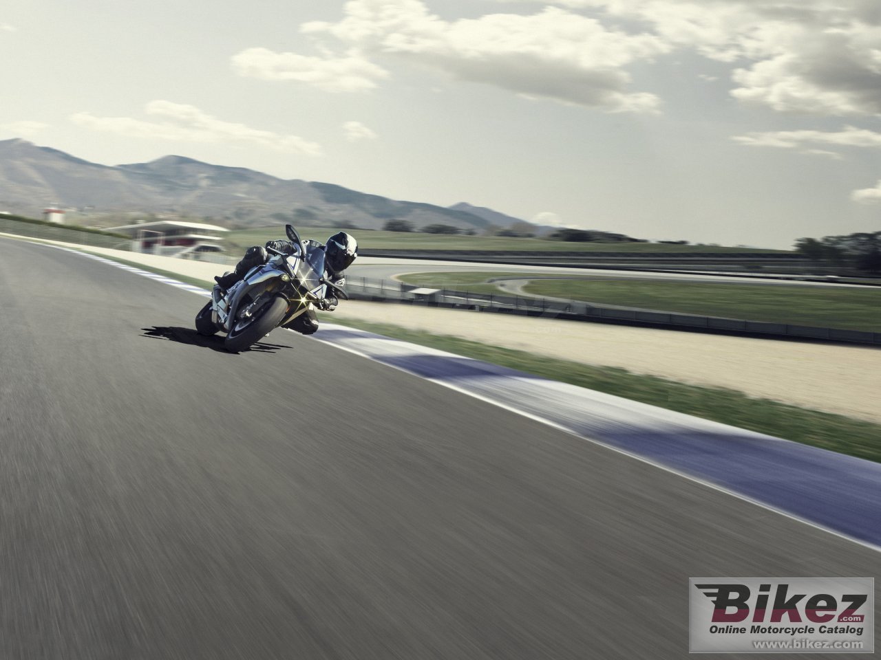 Thumbnail for Yamaha YZF-R1M 2015